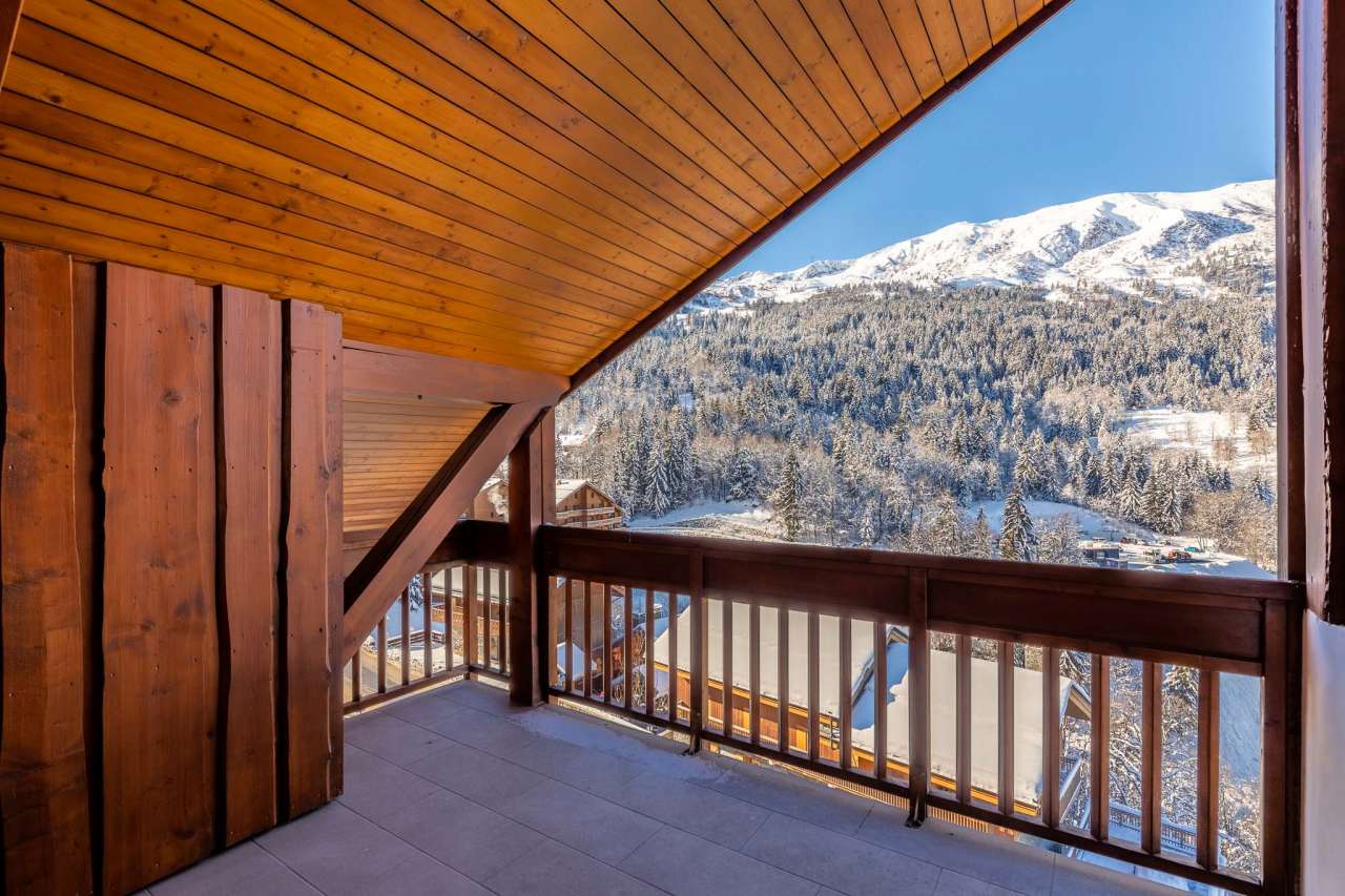 Stylish duplex apartment in the heart of Meribel with clear views from its