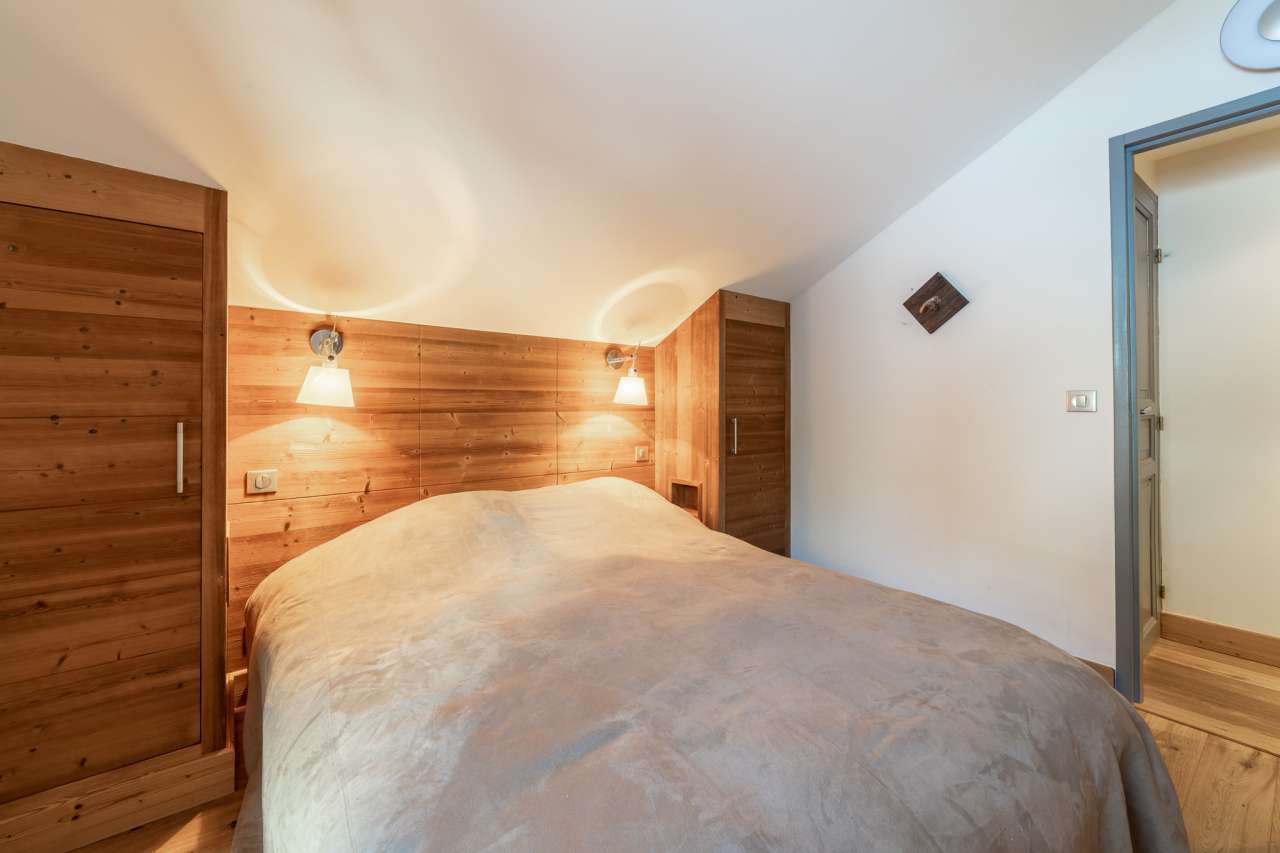 Stylish duplex apartment in the heart of Meribel with clear views from its