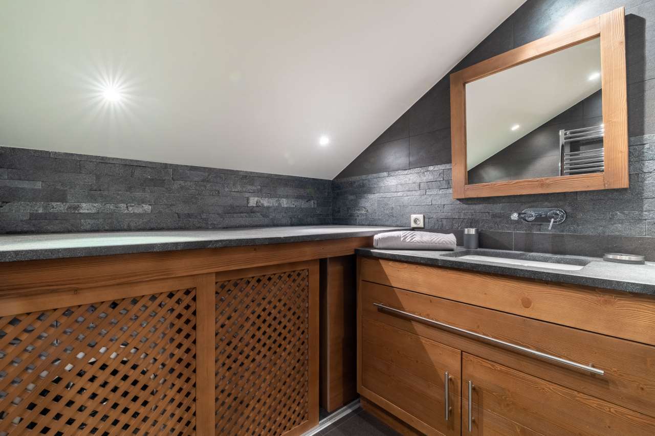 Stylish duplex apartment in the heart of Meribel with clear views from its