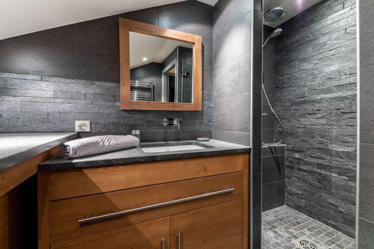 Stylish duplex apartment in the heart of Meribel with clear views from its