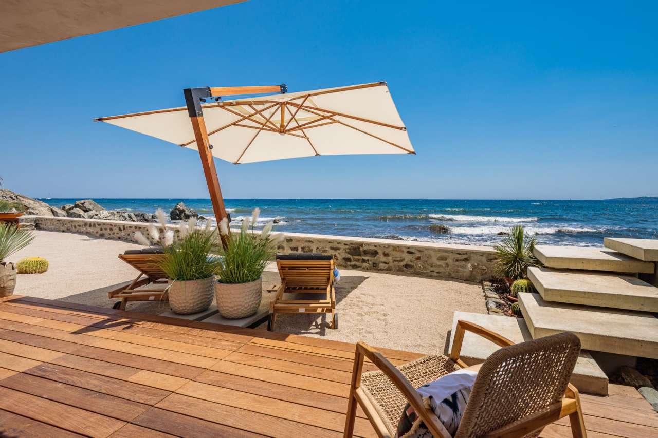 Bright, spacious and beautifully presented, this incredible 4 bedroom art d