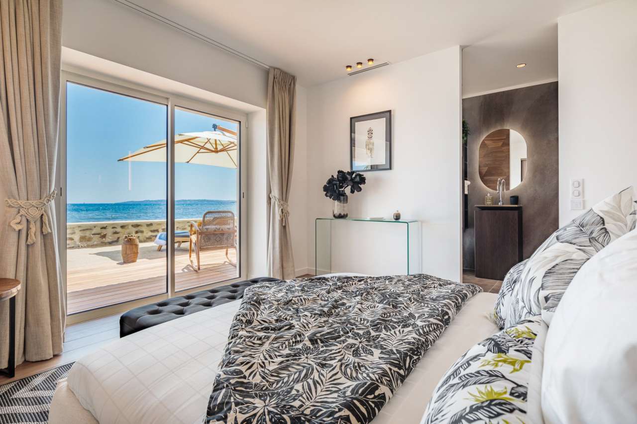 Bright, spacious and beautifully presented, this incredible 4 bedroom art d