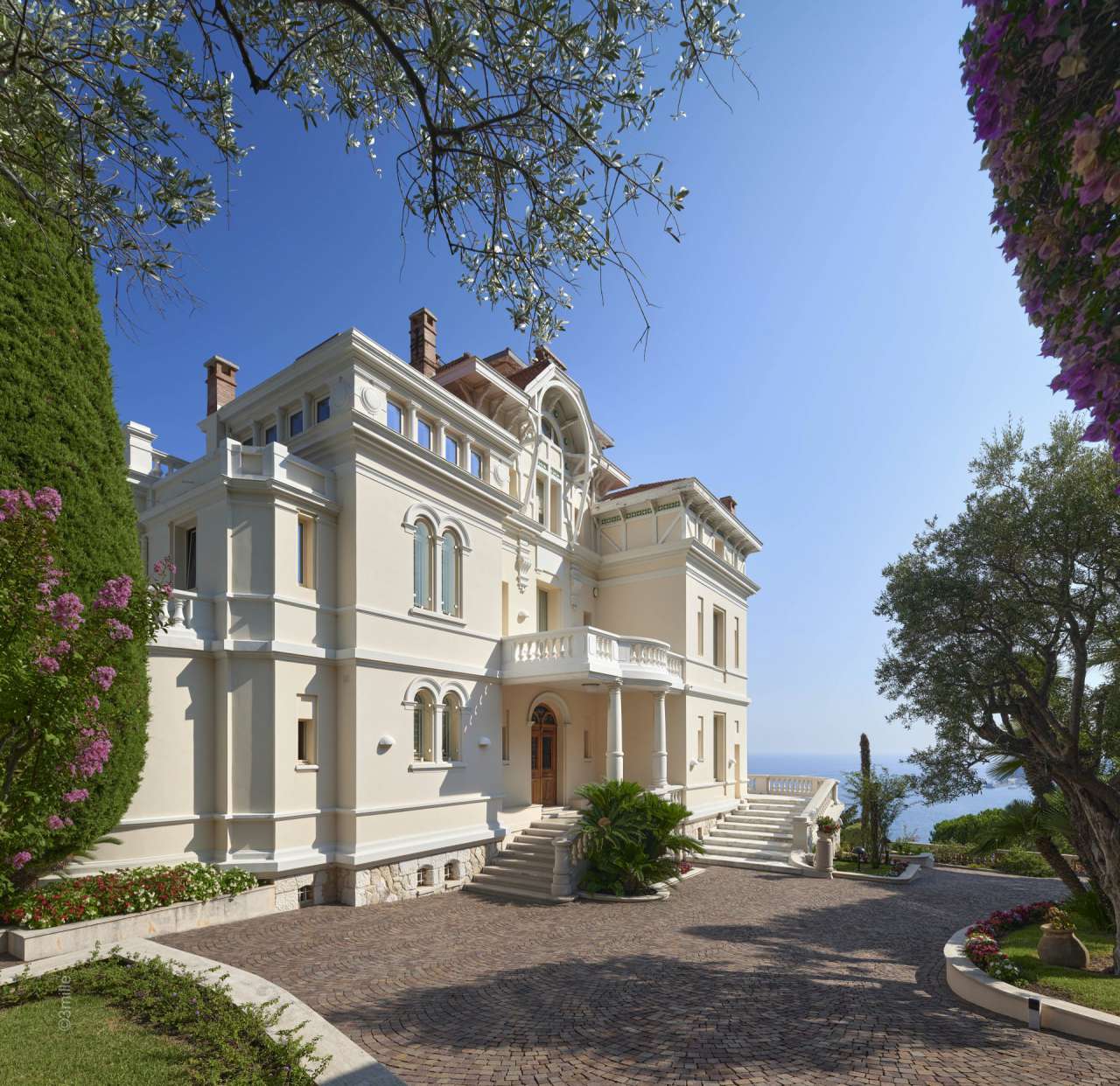 15 bedroom Villa for sale with sea and panoramic views in Roquebrune