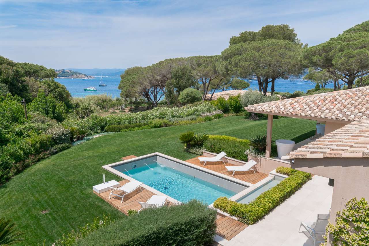 Exclusive 5 bedroom Villa for sale with sea view in Les Parcs, Saint