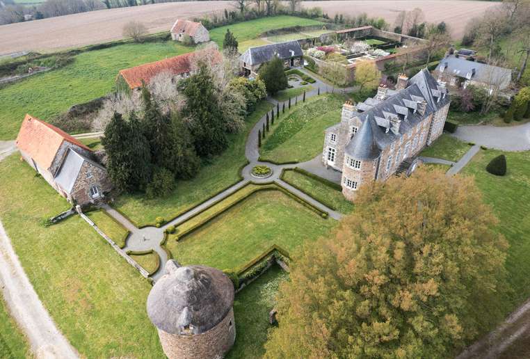 Historical 10 bedroom Chateau for sale with countryside view in Domjean