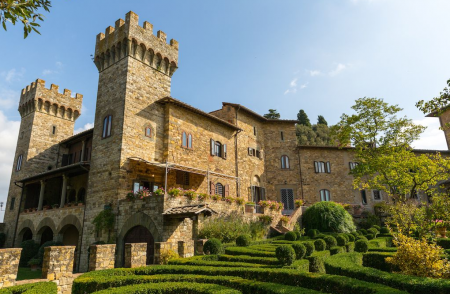 boutique hotel Castle for sale in Tuscany