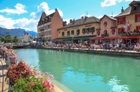 Restaurants overlooking Lake Annecy, France