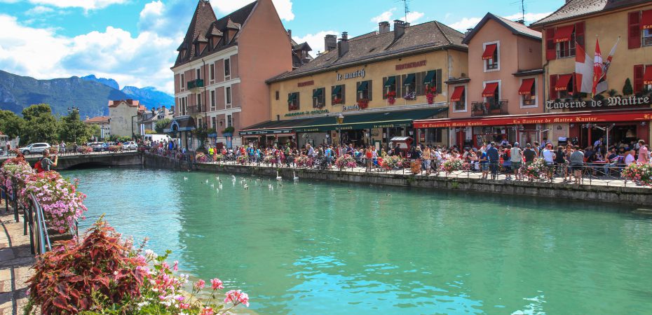 Restaurants overlooking Lake Annecy, France