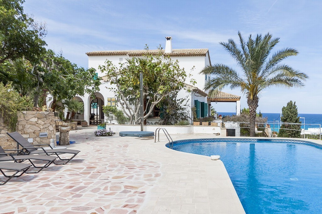 retreat in cala san vicente