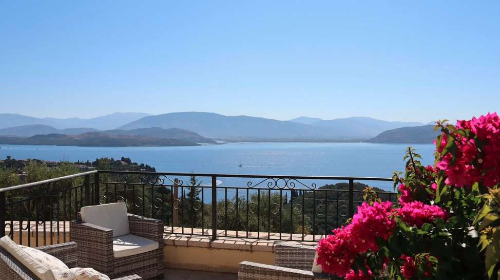 Luxury villa for sale, above the bays of Kalami and Yialiskari in Corfu