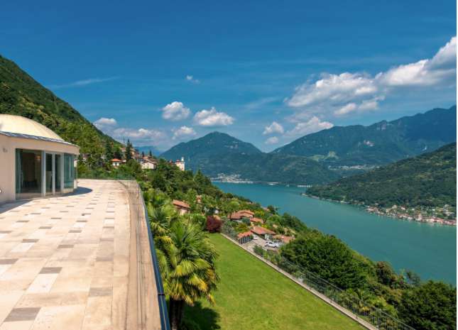 Lake Lugano luxurious villa for sale