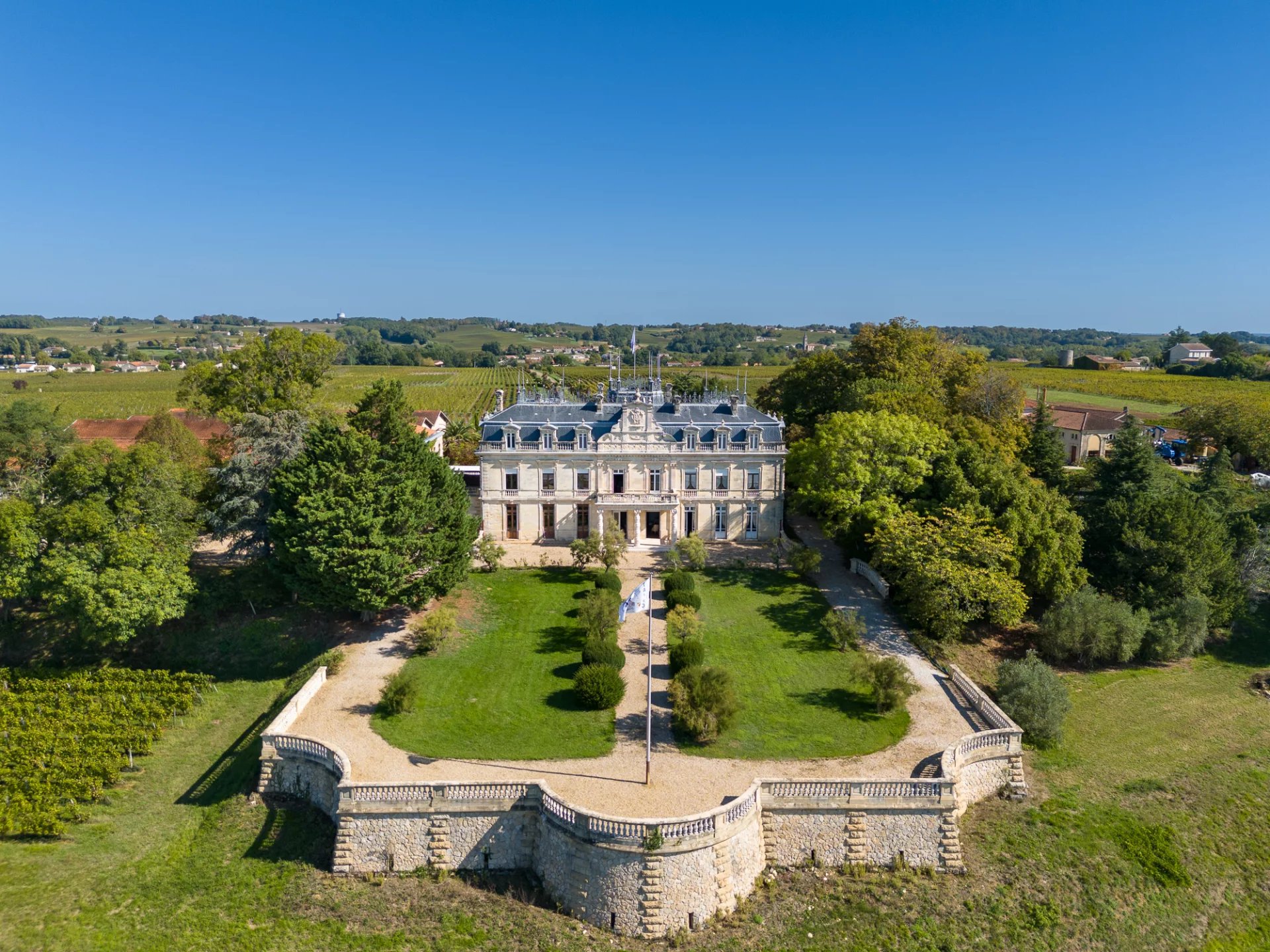 Bordeaux Vineyard with Chateau for sale with in Gironde Nouvelle Aquitaine