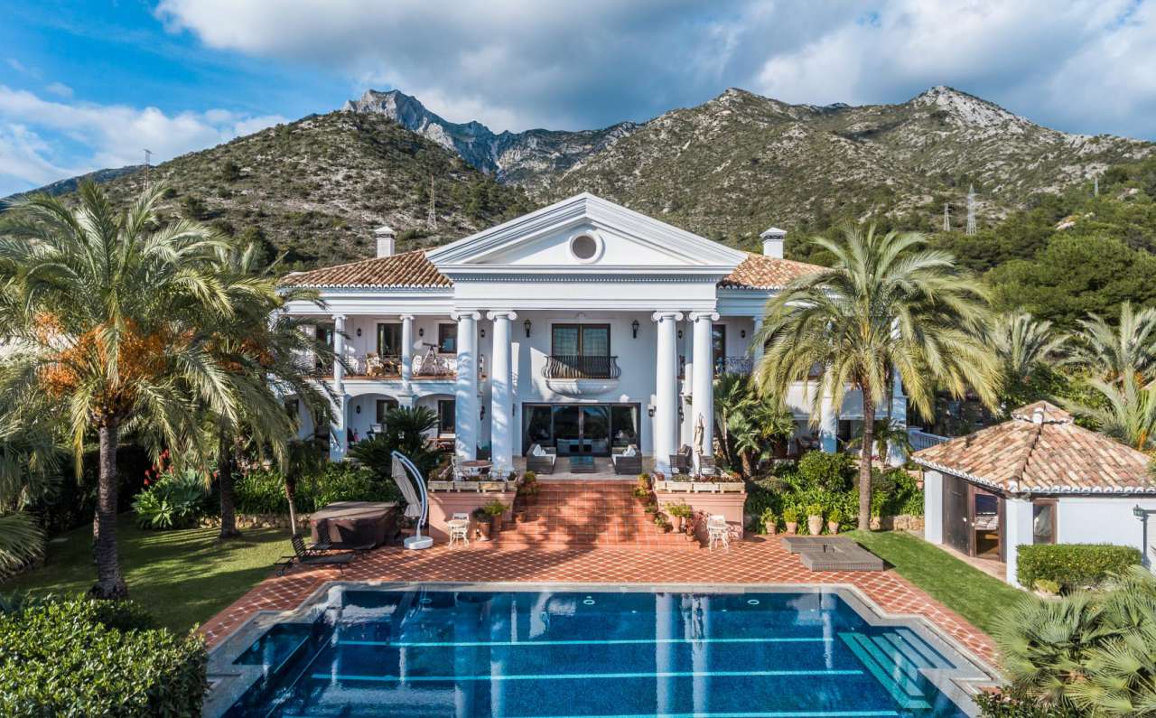 Grand and spacious marbella villa for sale 