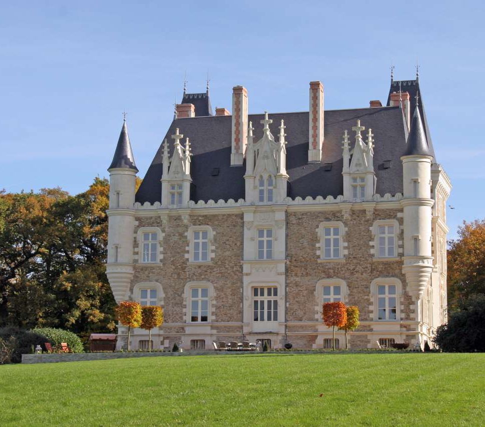 Nineteenth Century French Chateau with gites for sale in Pays-de-la-Loire.